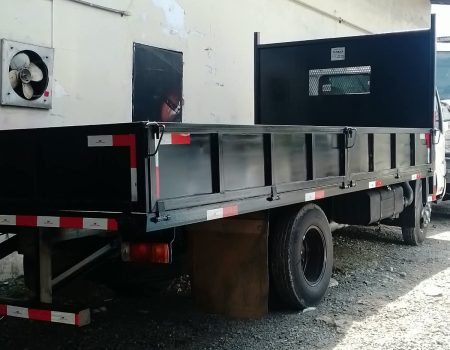 REEMPLAZO DE PUERTAS  ABATIBLES DE PLATAFORMA , PINTURA GENERAL ,CAMBIO DE MADERA Y MONTAJE